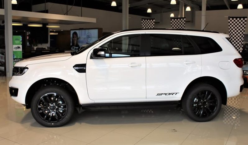 Ford Everest Sport màu trắng mới đẹp 2021