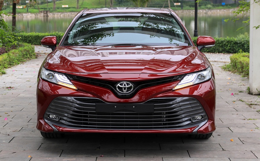 Toyota Camry 2021 nâng cấp công nghệ quyết đấu Mazda 6