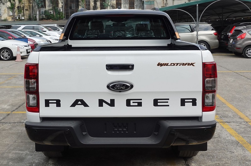 Đuôi Xe Ford Ranger Wildtrak 2021 2022 màu trắng tại Ford Hà Đông