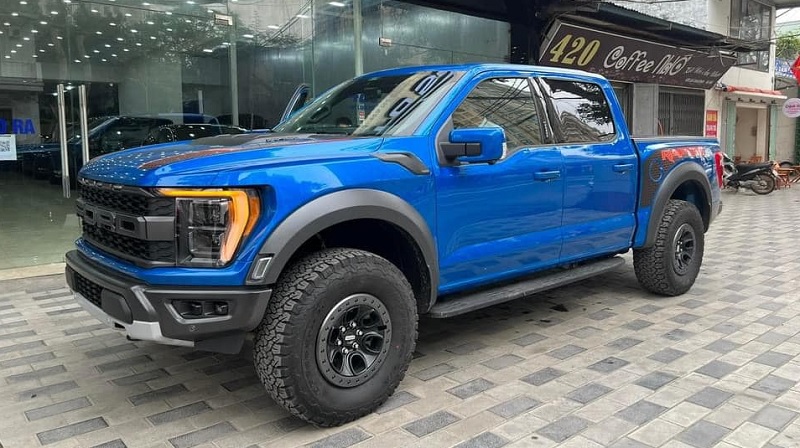 Ford F150 wrap with glossy finish