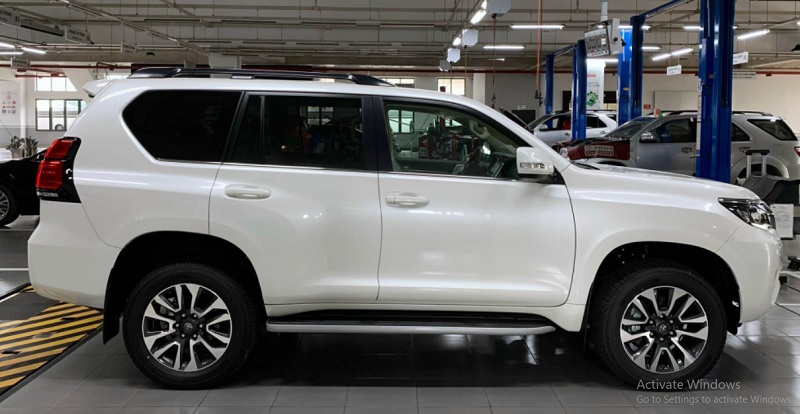 Giá xe Toyota Land Cruiser Prado 2023 mới nhất kèm tin khuyến mãi 42023