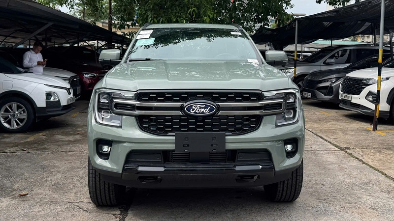 dau-xe-ford-everest-platinum-moi-mau-xanh