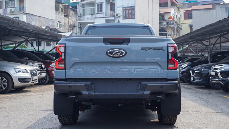 duoi-xe-ford-raptor-mau-xam-moi