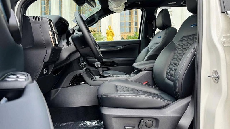 ghe-lai-ford-everest-platinum-4x2-moi