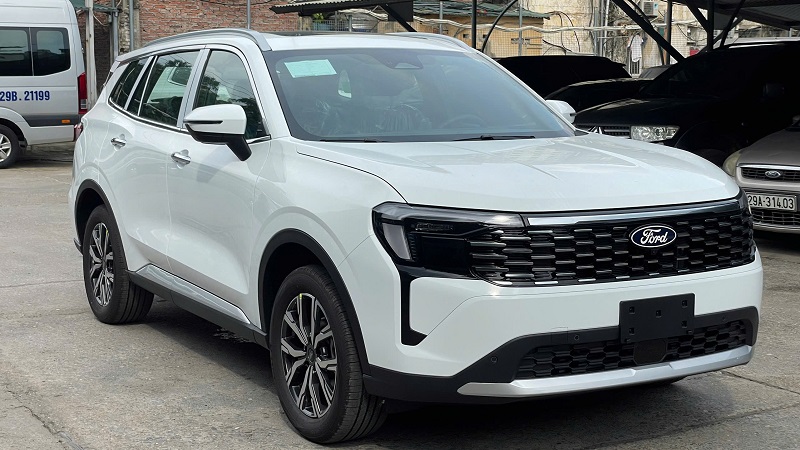 gia-ban-xe-ford-territory-titanium-moi-mau-trang