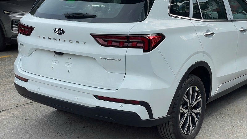 gia-lan-banh-ford-territory-titanium-moi