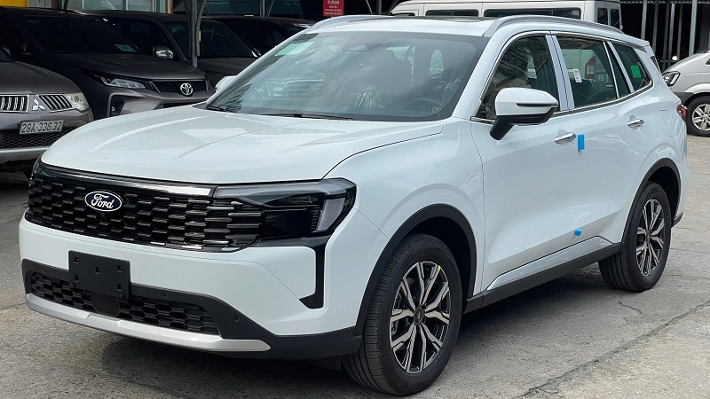 gia-xe-ford-territory-titanium-moi-mau-trang
