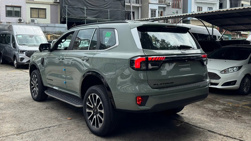 ngoai-that-ford-everest-platinum-moi-mau-xanh (2)