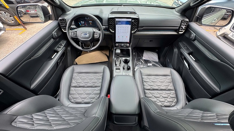 ngoai-that-ford-everest-platinum-moi-mau-xanh (7)