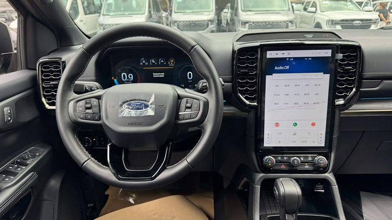 noi-that-ford-everest-platium-moi (2)