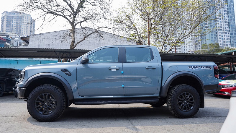 than-xe-ford-ranger-raptor-moi-mau-xam-moi